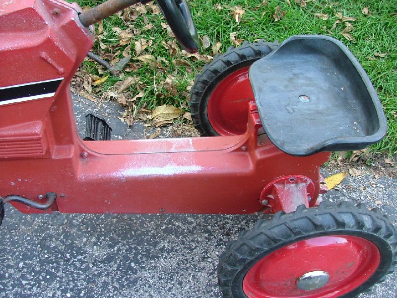 International Harvester Ertl Toy Pedal Tractor Vintage Ride On